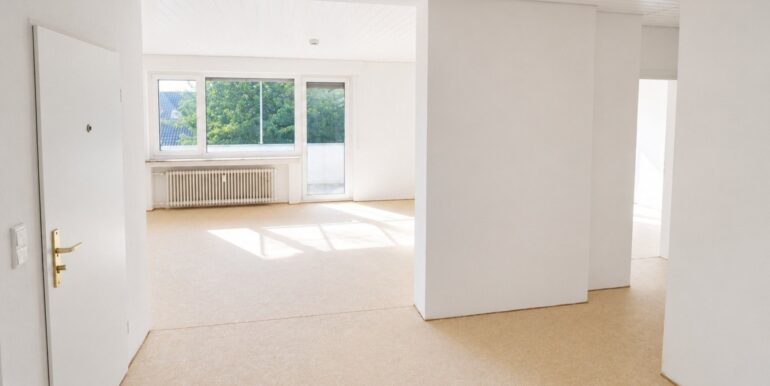 Blick von der Essdiele in den Wohnbereich