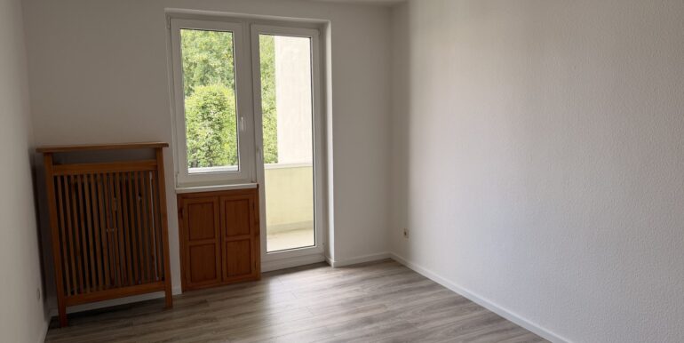 Wohnküche mit Blick zum Balkon