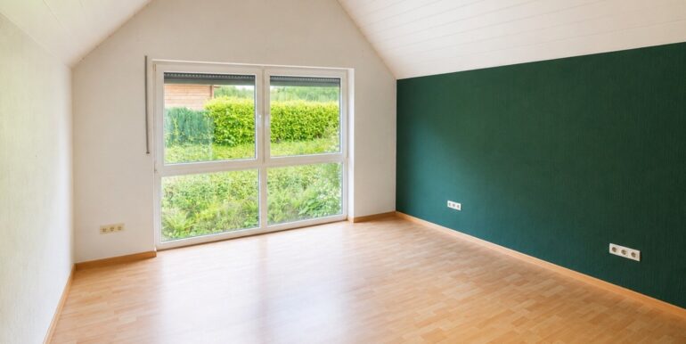 Erstes Schlafzimmer im DG