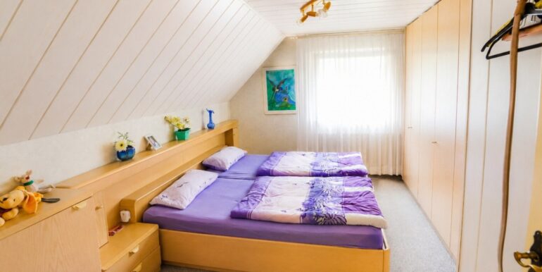 Erstes Schlafzimmer im DG