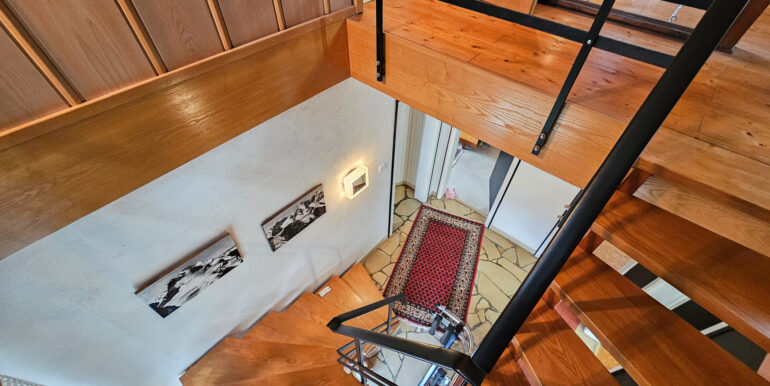 Treppe zum Dachgeschoss