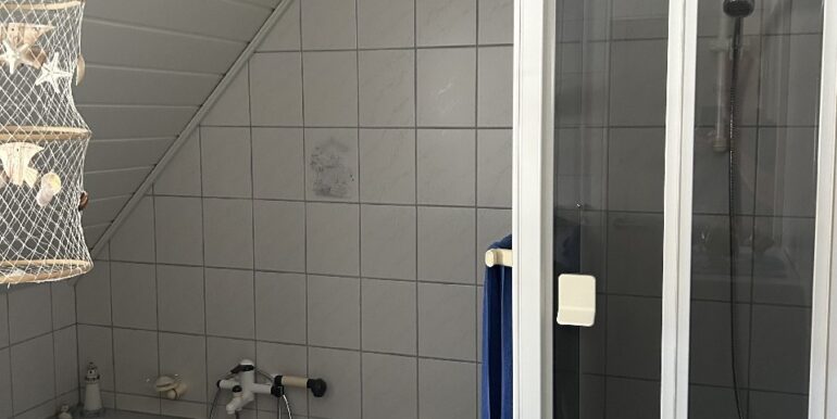 Wanne und Dusche DG