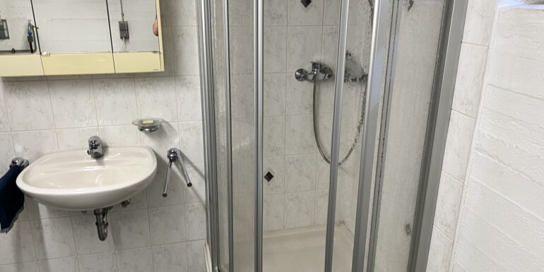 Hauswirtschaftsraum mit Dusche