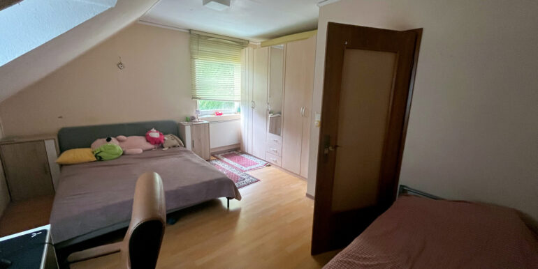 Schlafzimmer-1 (DG)