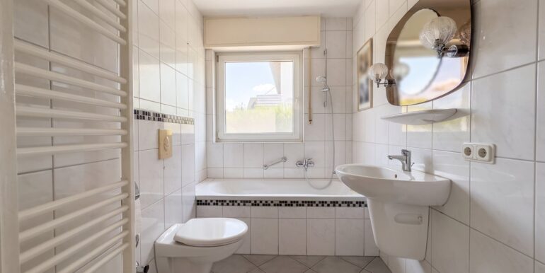 EG links Badezimmer