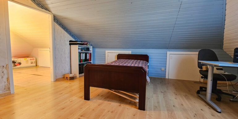Schlafzimmer DG