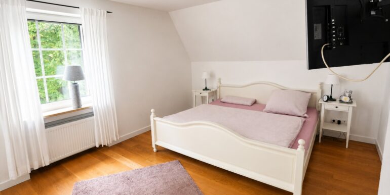 Erstes Schlafzimmer  mit...