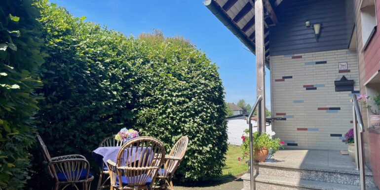 Hauseingang mit Terrasse