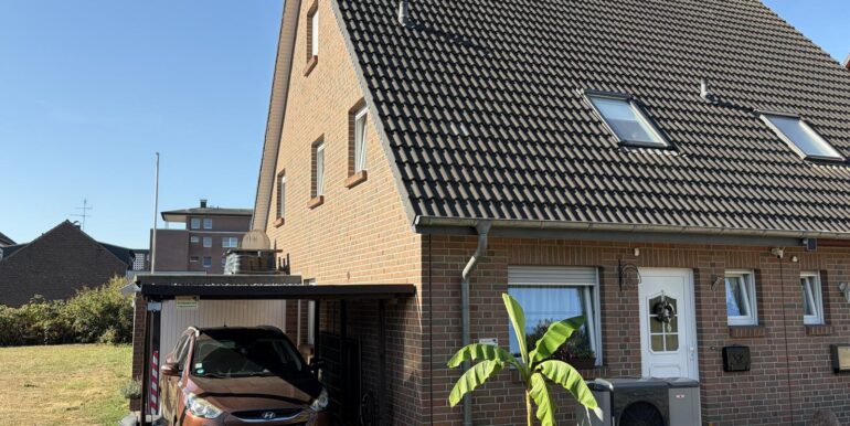 Moderne Doppelhaushälfte mit A+-Energieeffizienz in ruhiger Lage von Moers-Repel