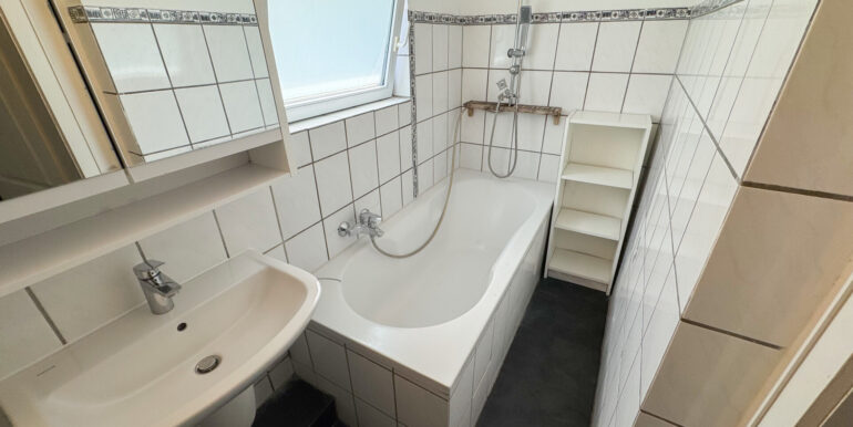 Tageslichtbad mit Wanne OG