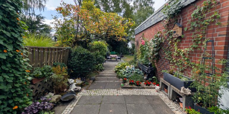 Weg zum Garten