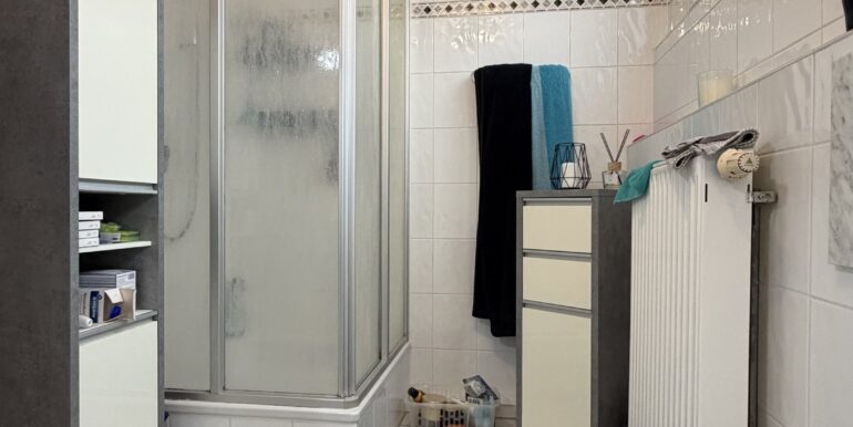 ...mit Dusche