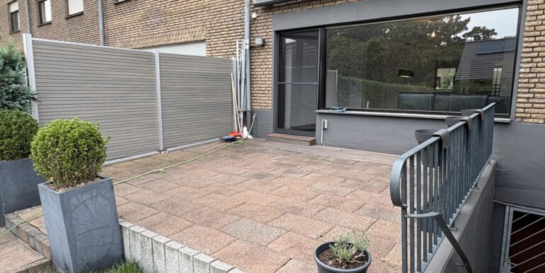 Blick auf die leere Terrasse