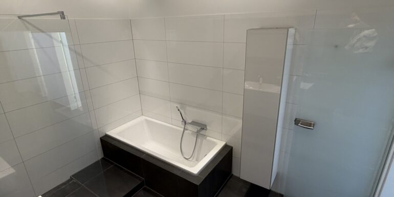 ...mit Badewanne...