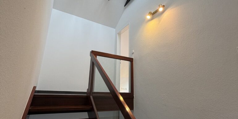 ...mit architektonischen Highlights (Empore & Balken)