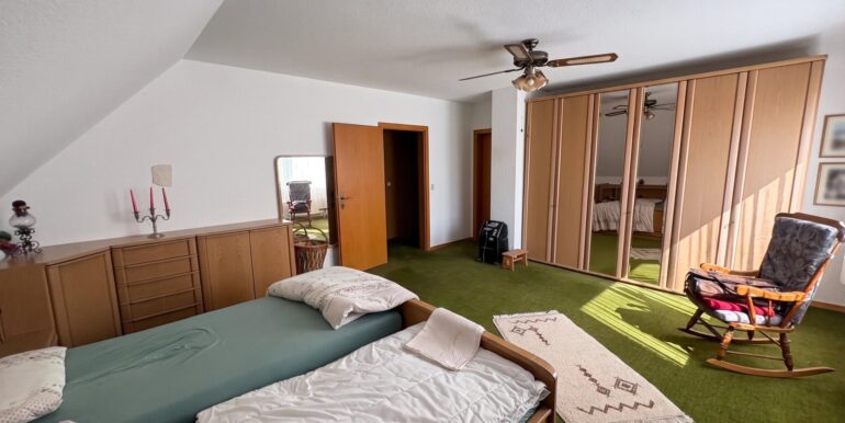 Zimmer 1 OG
