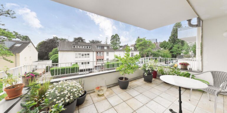 Balkon Straßenseite