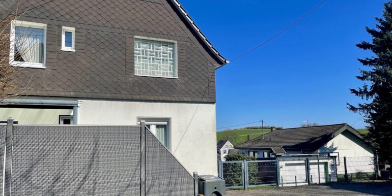 Stellplätze neben dem Haus