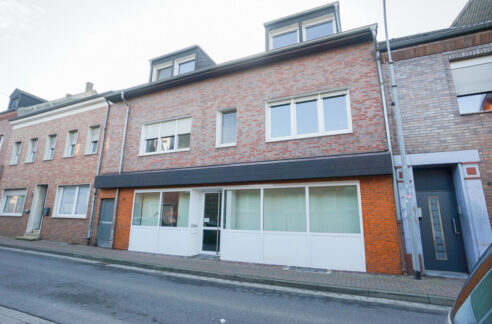 Kerken-Nieukerk: Wohn-/Geschäftshaus