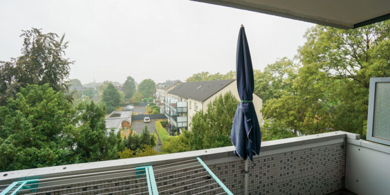 ... zum Balkon