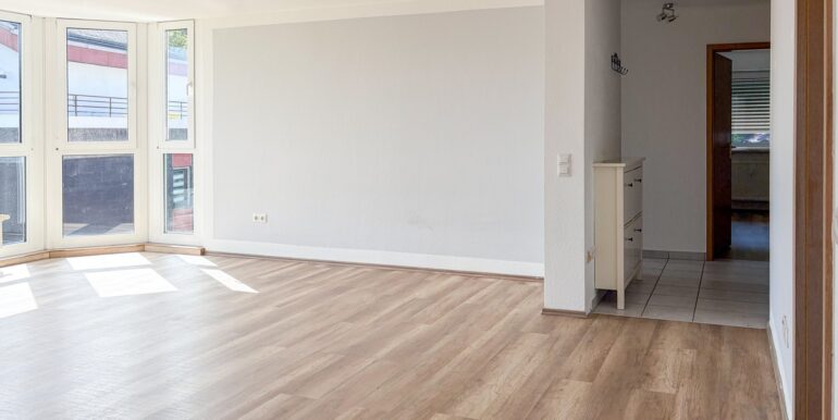 großräumiges Wohnzimmer