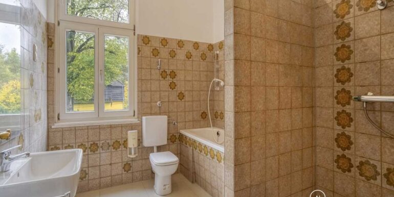 Wohnung 3: Badezimmer