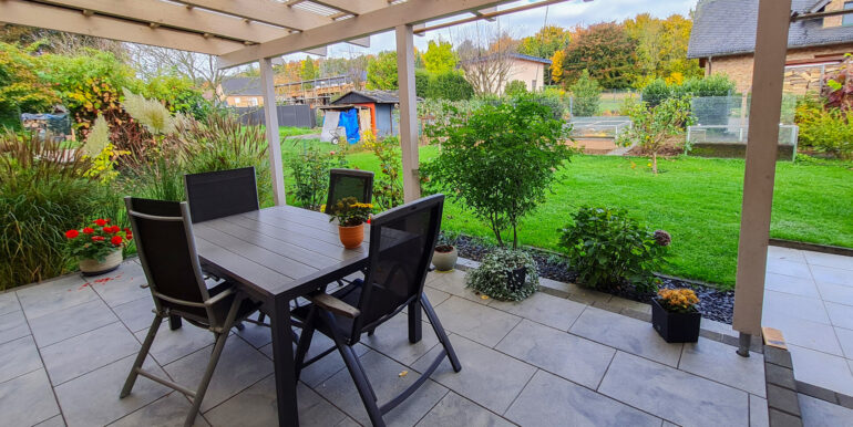 Terrasse hinter dem Haus