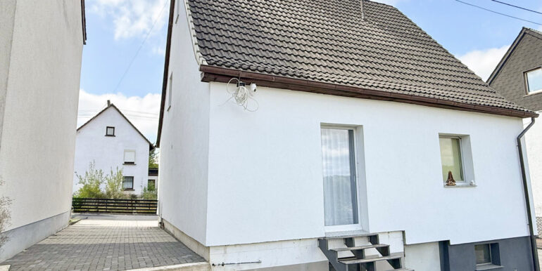 Seitenansicht mit Stellplatz