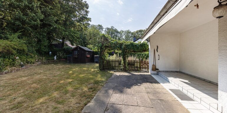 Terrasse und Gartenbereich