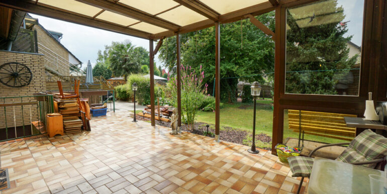 ... mit Zugang zur überd.Terrasse