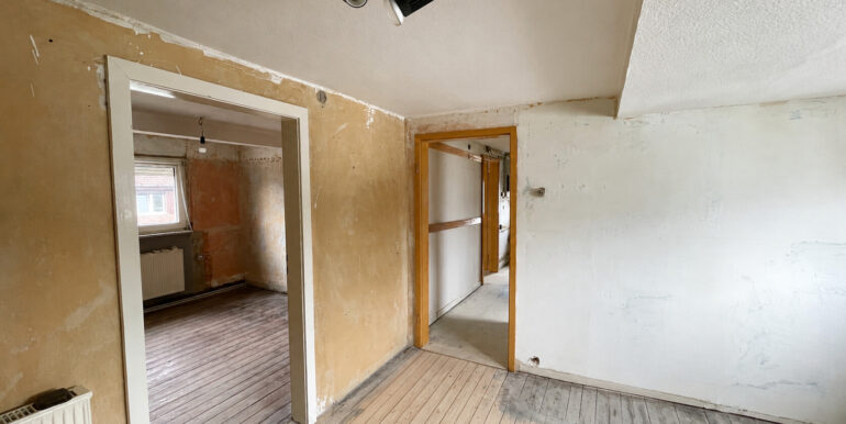 Büro/Ankleide DG