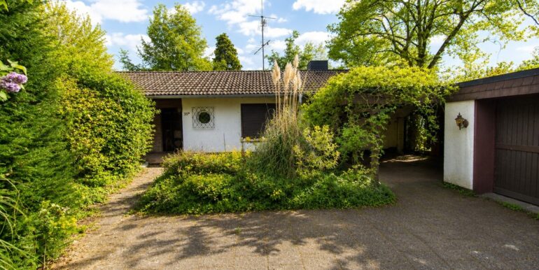 Bungalow und Garagen