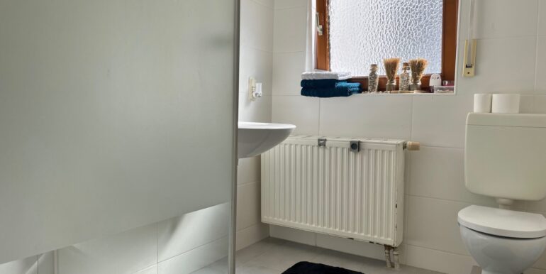 renoviertes Bad mit Dusche (Whg. 3)
