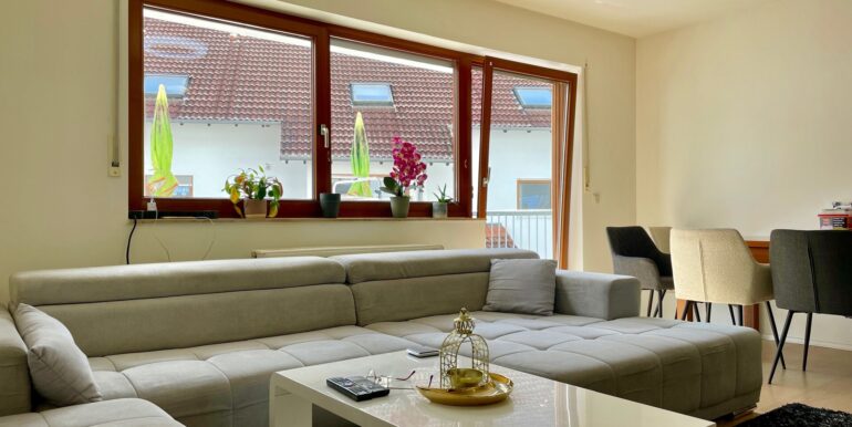 Wohn-/Essbereich mit Balkon (Whg. 3)