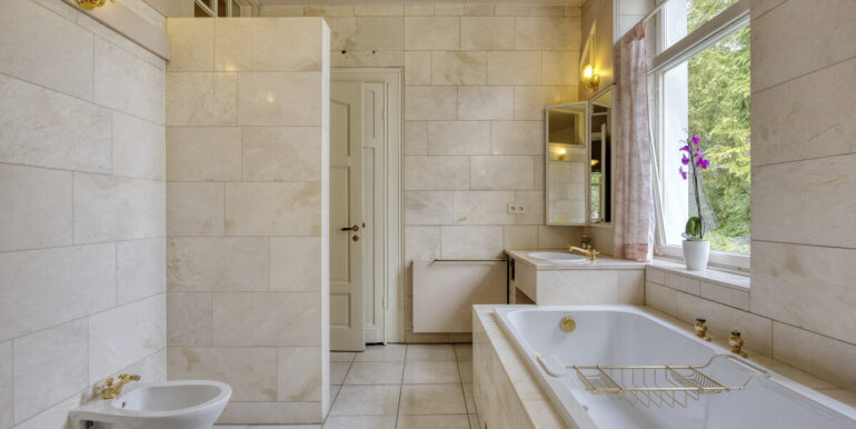 Badezimmer 1