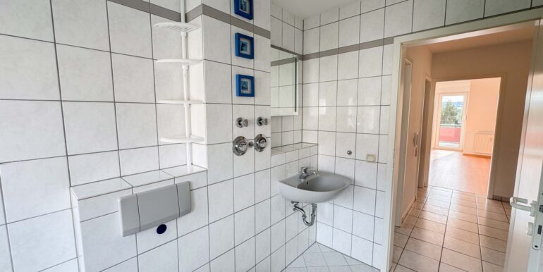 Tageslichtbad mit Wanne und WC
