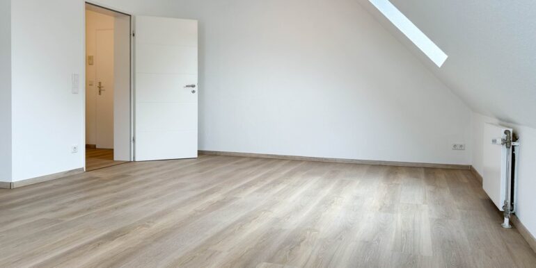großzügiges Wohnzimmer