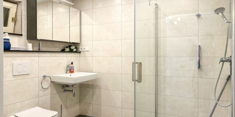 modernes Badezimmer