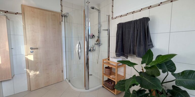 Badezimmer (DG)