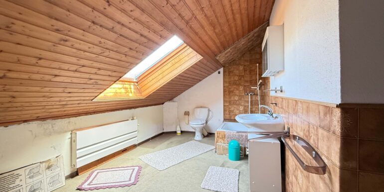 Badezimmer (DG)