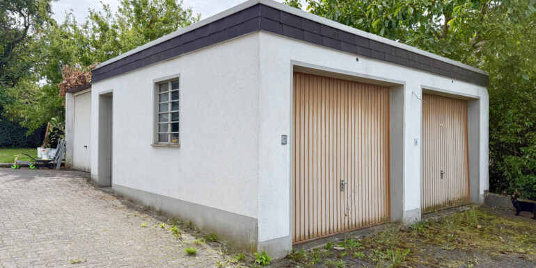 Garagengebäude mit 3 Garagen