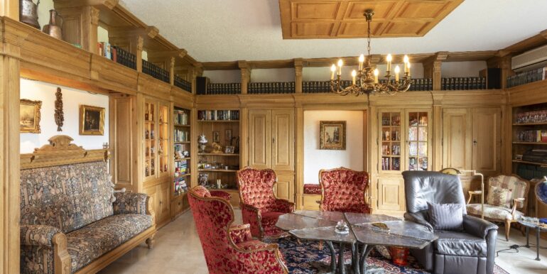 Bibliothek im EG