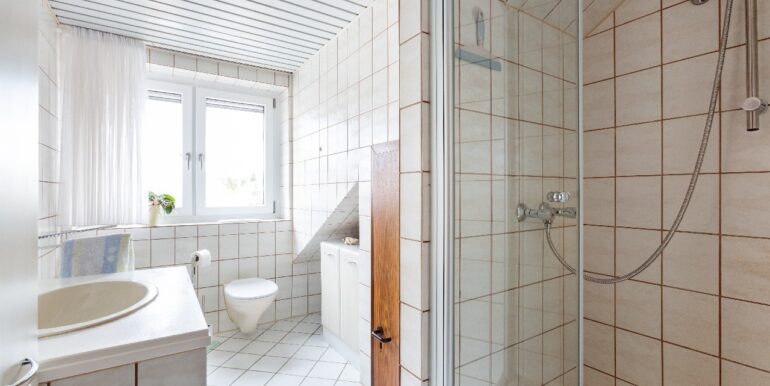 Weiteres Duschbad im DG