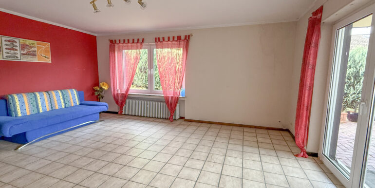 (UG) Wohnzimmer mit Terrasse