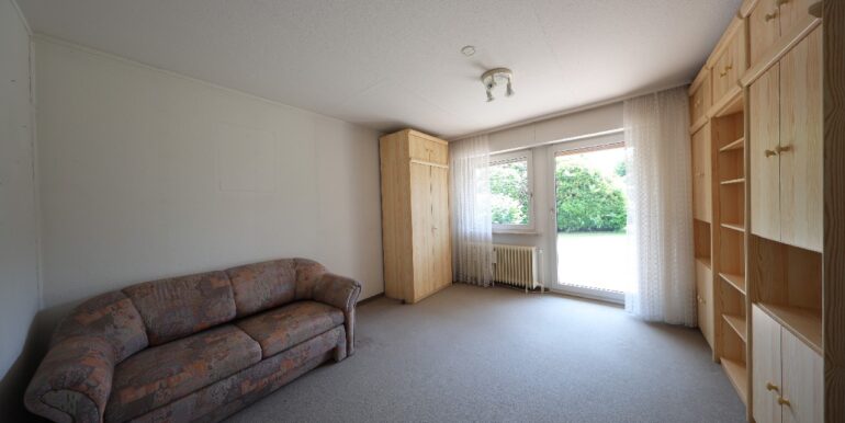 Zimmer im Erdgeschoss mit Terrassenzugang