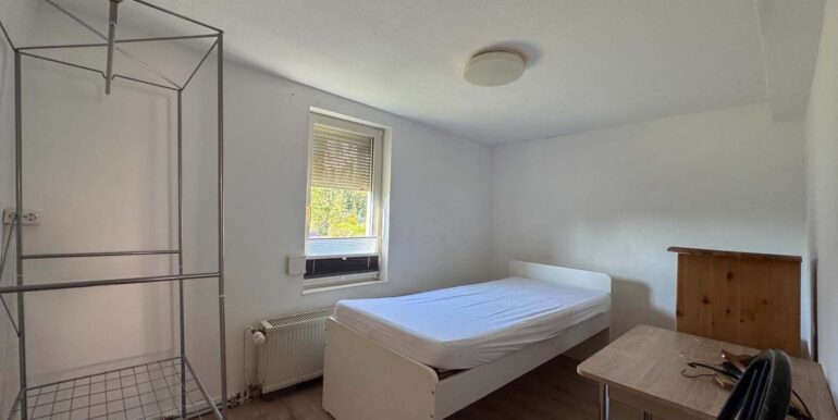Zimmer 2 OG