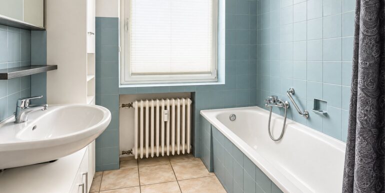 Badezimmer EG Rechts