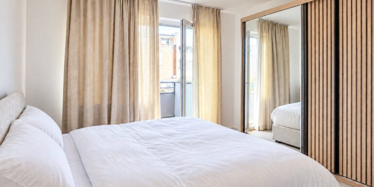 Schlafzimmer 1. OG Links