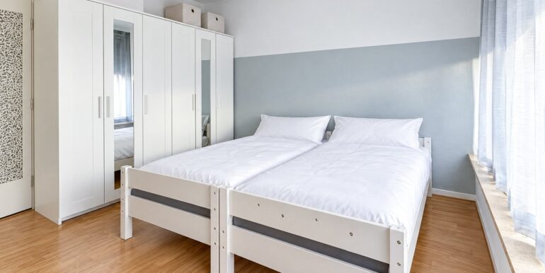 Schlafzimmer 2. OG Links