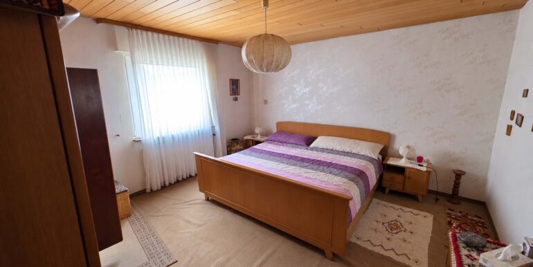 Schlafzimmer (DG)
